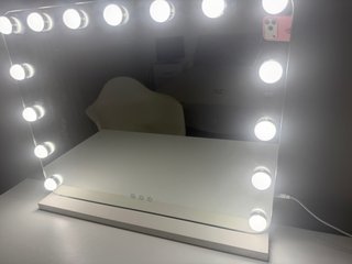 Specchio da trucco con luci LED