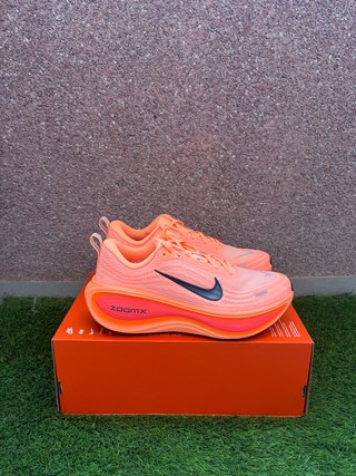 Nike Vomero Plus Naranja y Rosa