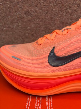 Nike Vomero Plus Naranja y Rosa