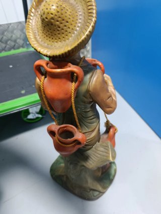 Figura de hombre con cántaros