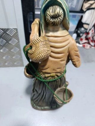 Figura de hombre con cántaros