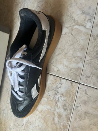 Zapatillas Reebok Talla 42 Negras y Blancas