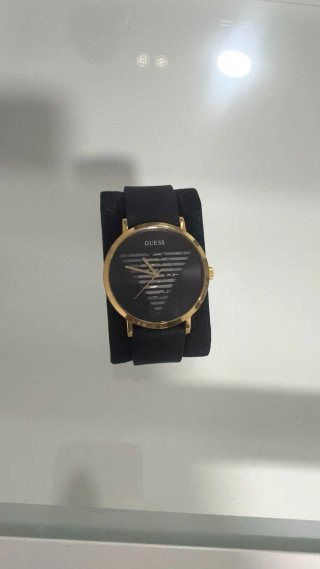 Reloj Guess Negro y Dorado