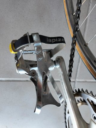Bicicleta de carretera clásica blanca