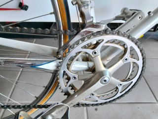 Bicicleta de carretera clásica blanca
