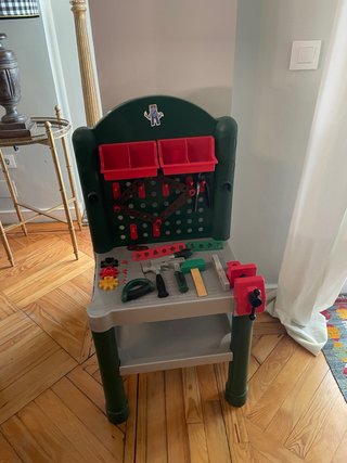 Mesa de herramientas para niños
