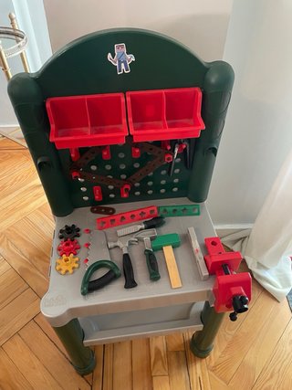 Mesa de herramientas para niños
