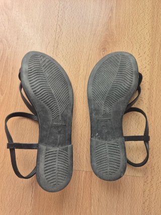 Sandalias de piel negras
