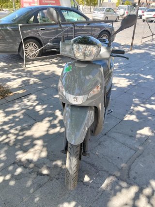 Peugeot Tweet Scooter Gris/Plata 4 tiempos con ITV
