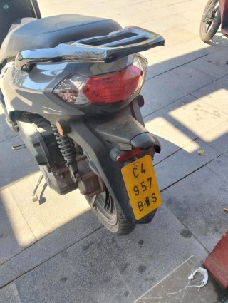 Peugeot Tweet Scooter Gris/Plata 4 tiempos con ITV