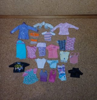 Roupas Barbie. Cada 2€