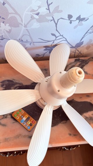 Lámpara ventilador con mando