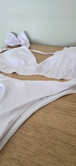 Conjunto bikini blanco Lovito 3 piezas + falda