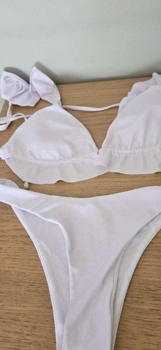 Conjunto bikini blanco Lovito 3 piezas + falda