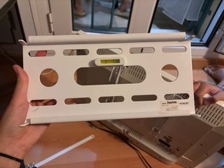 Televisor Toshiba Blanco/Plata + Soporte Pared