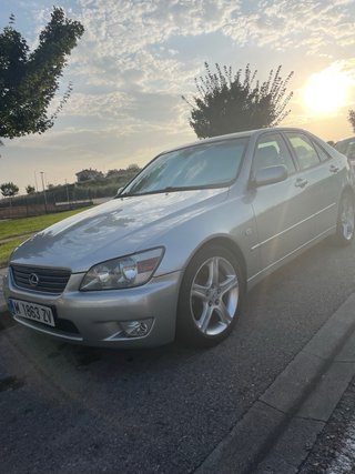 Lexus IS 2000