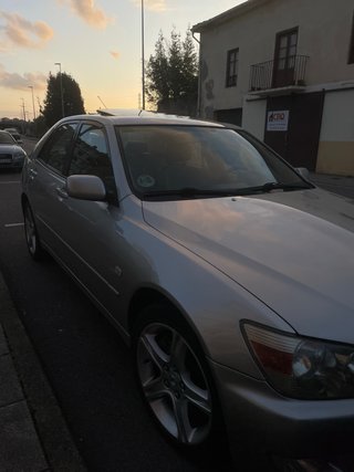 Lexus IS 2000
