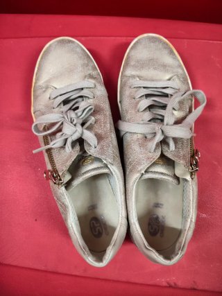 Zapatos plateados con cremallera