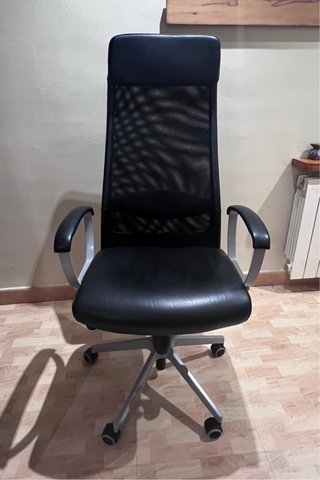 Silla de oficina ergonómica negra