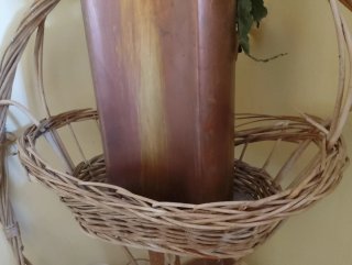 Cesta de mimbre decorativa