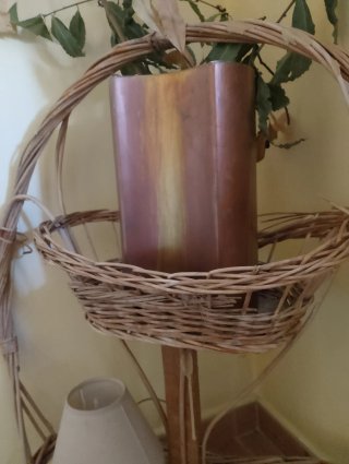 Cesta de mimbre decorativa