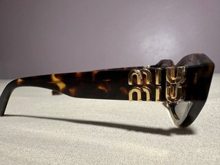 Gafas de sol Miu Miu Tortoise y Oro