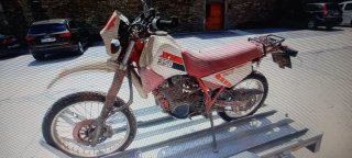 Yamaha XT 350 Enduro Moto