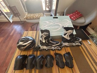Patines en linea, todos protectores y casco. Nuevo