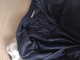 Cazadora bomber azul y blanca Stradivarius
