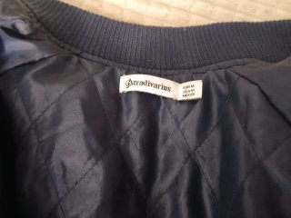 Cazadora bomber azul y blanca Stradivarius