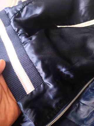 Cazadora bomber azul y blanca Stradivarius