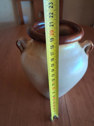 Jarrón de cerámica beige y marrón
