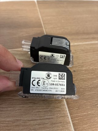 Luz bajo puerta Skoda