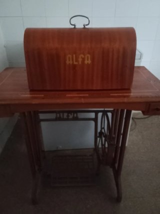 Máquina de coser Alfa
