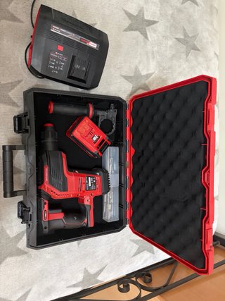 Taladro percutor Einhell con maletín