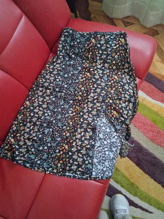 Falda floral Stradivarius Talla M
