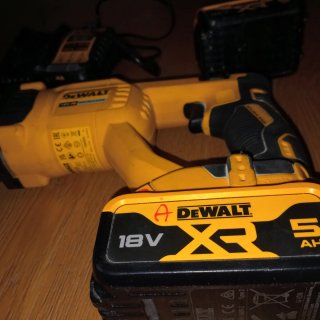 Taladro percutor Dewalt 18V XR Brushless