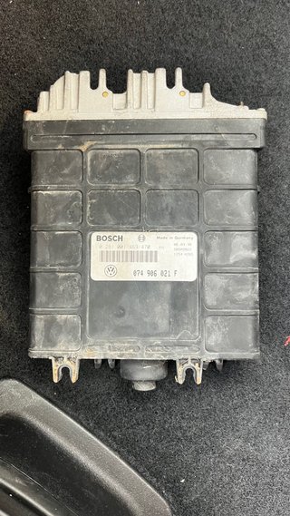 Centralita ECU Bosch VW T4 california 2.5 TDI ACV
