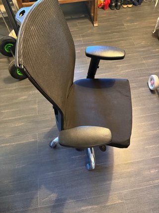 Silla de oficina ergonómica negra
