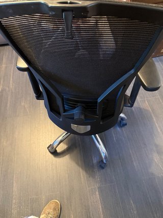 Silla de oficina ergonómica negra
