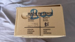 Zapatillas regionales beige y blancas