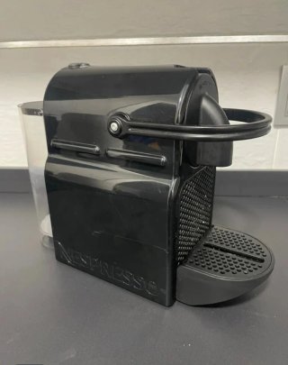 Cafetera Nespresso Negra