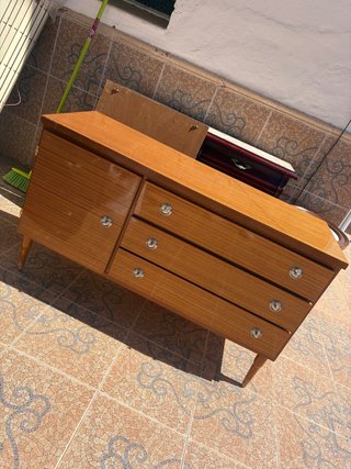 Cómoda antigua de madera