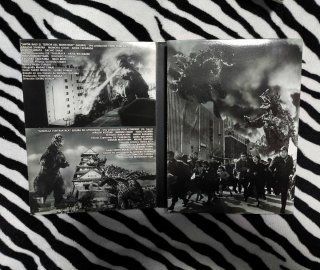 Godzilla: DVD colecciónista + 3 Cómics Dark Horse