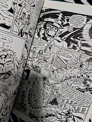 Godzilla: DVD colecciónista + 3 Cómics Dark Horse