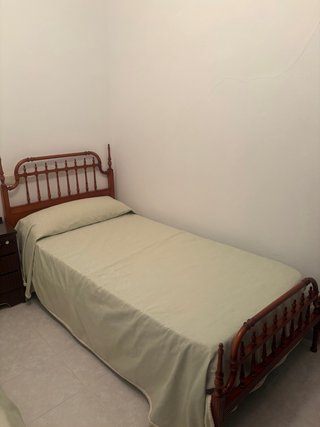 Cama antigua de madera.