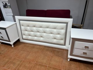 Mesitas de noche estilo colonial (2 unidades)
