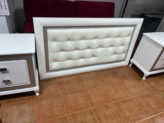 Mesitas de noche estilo colonial (2 unidades)