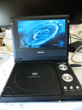 Lector DVD Portátil Philips PET706/05