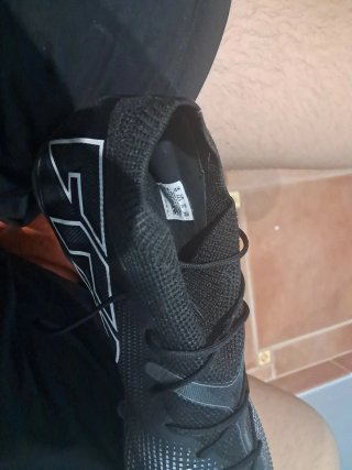 Botas de fútbol con tacos  Puma Negras